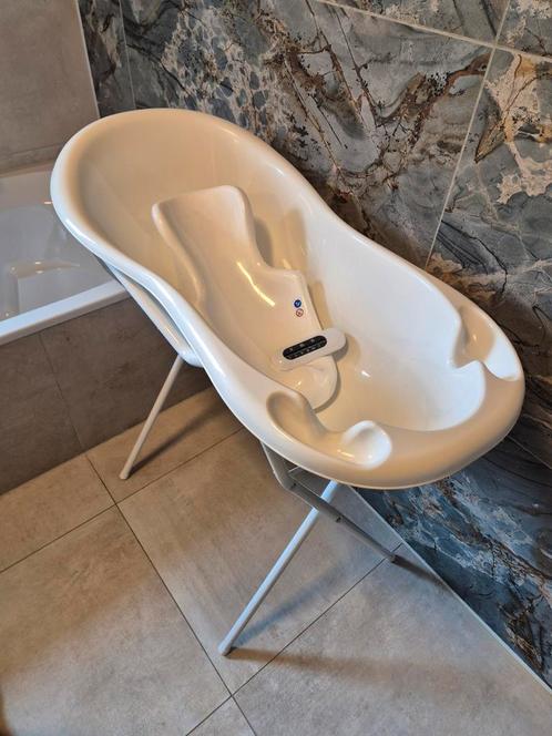 Wit babybadje op standaard, met verkleiner en thermometer, Kinderen en Baby's, Badjes en Verzorging, Zo goed als nieuw, Badje