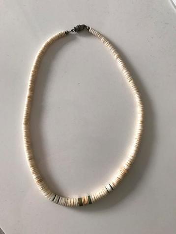 Hawaiiaanse Surfer Heshi / Puka schelp kraal ketting  beschikbaar voor biedingen