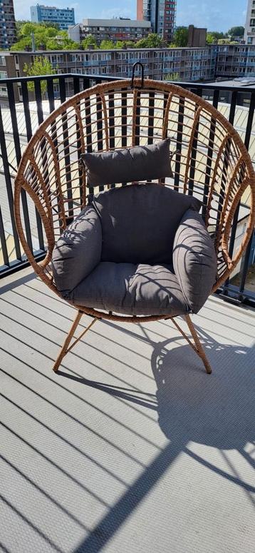 Rotan hangstoel (egg chair) voor tuin of terras beschikbaar voor biedingen