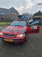 Volvo V40 1.8 1999, Auto's, Volvo, Voorwielaandrijving, 4 cilinders, Leder en Stof, Origineel Nederlands