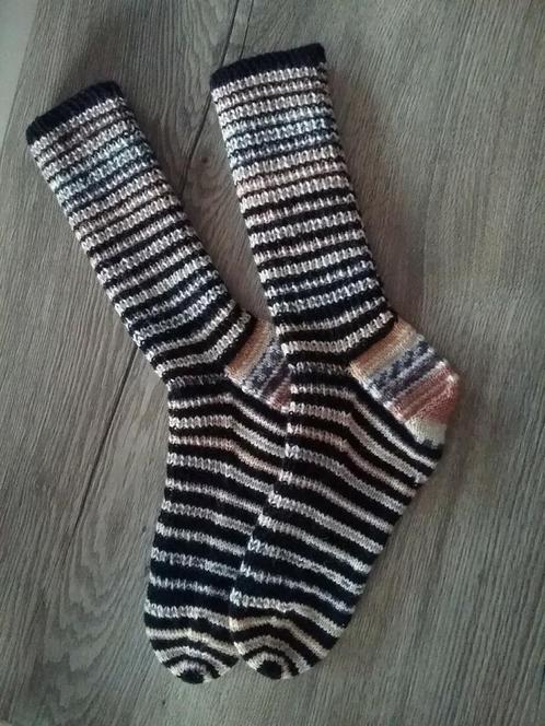 Mooie nieuwe handgebreide warme sokken MAAT 39/40, Kleding | Dames, Sokken en Kousen, Nieuw, Ophalen of Verzenden