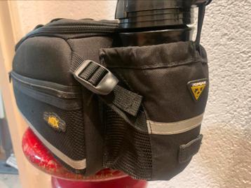 Topeakbagagedrager met tas beschikbaar voor biedingen