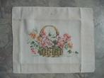 Borduurwerk "Mandje violen", Hobby en Vrije tijd, Borduren en Borduurmachines, Ophalen of Verzenden, Gebruikt, Handborduren, Onderdeel of Toebehoren
