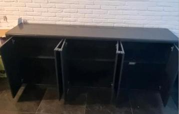 Kast  beschikbaar voor biedingen