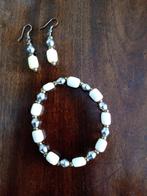 Sieradenset uit Kenia. Armband en oorbellen., Sieraden, Tassen en Uiterlijk, Ophalen of Verzenden, Nieuw, Wit, Overige materialen