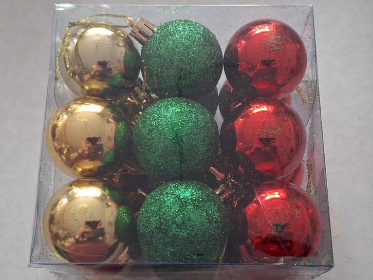 18 gekleurde kerstballen in doos, Diversen, Kerst, Zo goed als nieuw, Ophalen of Verzenden