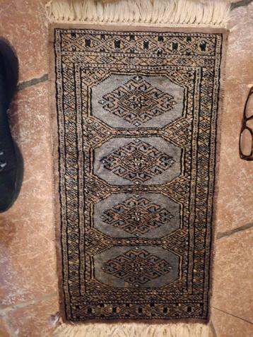 Handgeknoopt kleedje 32x60cm beschikbaar voor biedingen