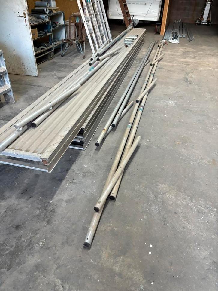 3 Aluminium loopbruggen 6 en 7 mtr lang incl leuning, Doe-het-zelf en Verbouw, Steigers, Zo goed als nieuw, Overige typen, Minder dan 2 meter