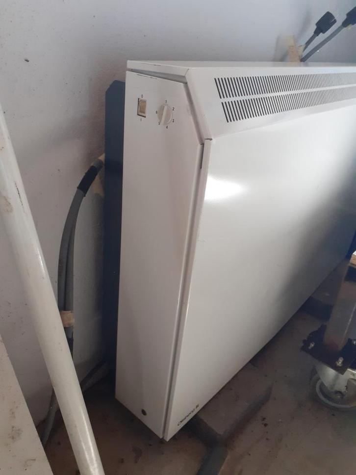 2 accumulatoren, 1 op 220V, 1 op 380V, weg wegens opruiming, Doe-het-zelf en Verbouw, Verwarming en Radiatoren, Gebruikt, Overige typen