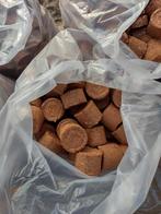 Te koop hout briketten in zakken van 15 kg per zak 5.5 euro, Minder dan 3 m³, Blokken, Ophalen, Overige houtsoorten