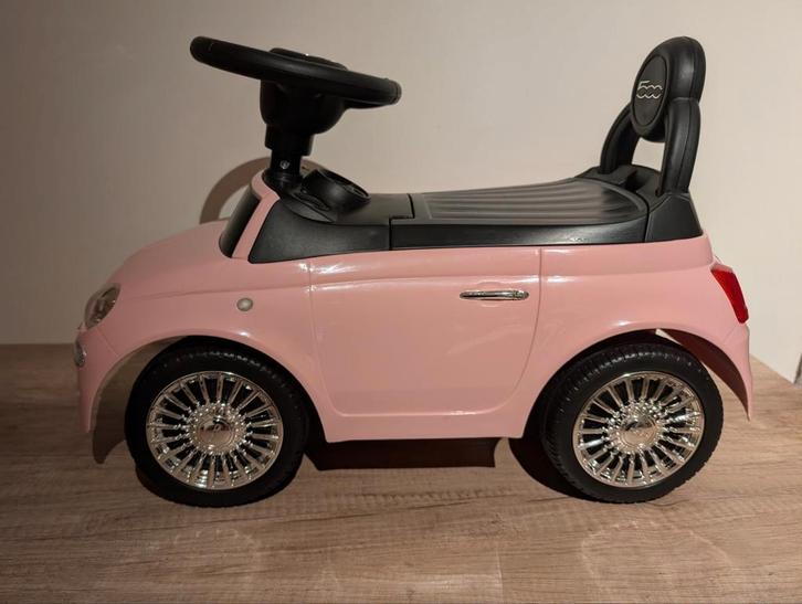 Fiat 500 loopauto roze, Kinderen en Baby's, Speelgoed | Buiten | Voertuigen en Loopfietsen, Zo goed als nieuw, Ophalen