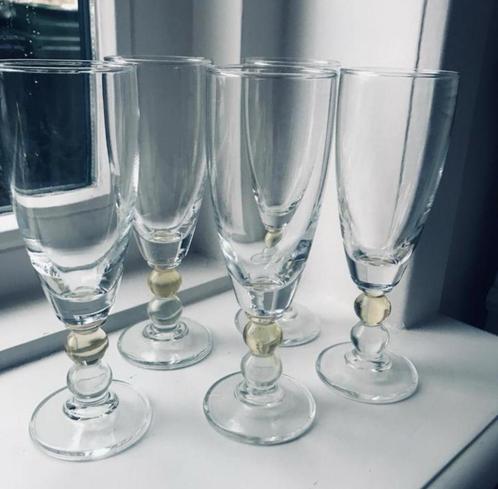 5  prachtige flute champagne prosecco glazen met gouden bal, Huis en Inrichting, Keuken | Servies, Zo goed als nieuw, Glas of Glazen