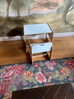 Kinderbureau met stoel - Montessori, Kinderen en Baby's, Ophalen of Verzenden, Zo goed als nieuw, Tafel(s) en Stoel(en)