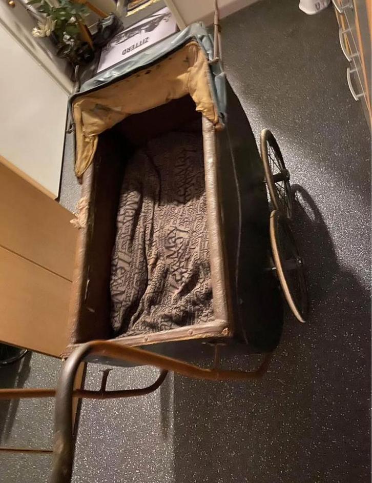 Antiek vintage bak kinderwagen uit 1930 retro voor oorlogs, Verzamelen, Retro, Overige typen, Ophalen