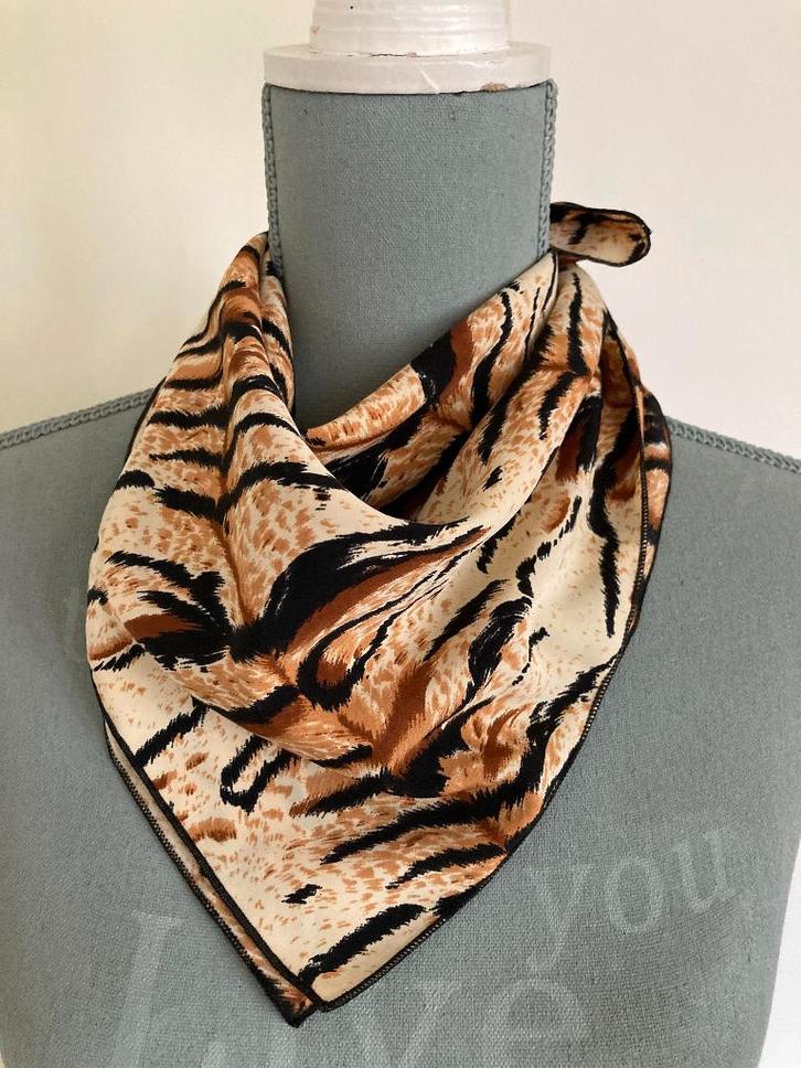 Bandana/hoofddoek/sjaaltje tijgerprint - Sabatina, Kleding | Dames, Mutsen, Sjaals en Handschoenen, Zo goed als nieuw, Sjaal, Maat 38/40 (M)