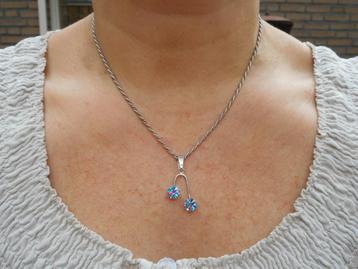 Zilveren koordketting met hanger met rijnstenen nr.1930 beschikbaar voor biedingen