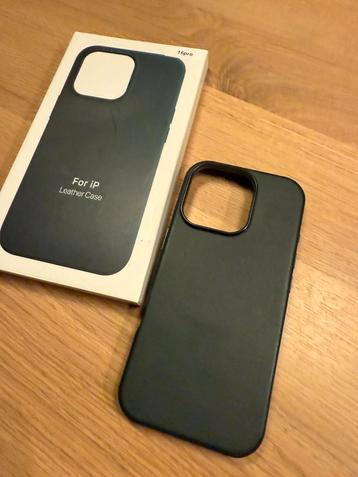 Donkergroene leather case cover hoesje iphone 16pro beschikbaar voor biedingen