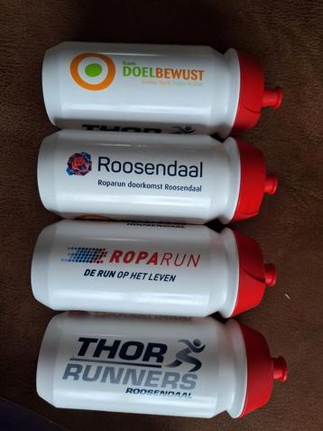 Set van 4 bidons beschikbaar voor biedingen
