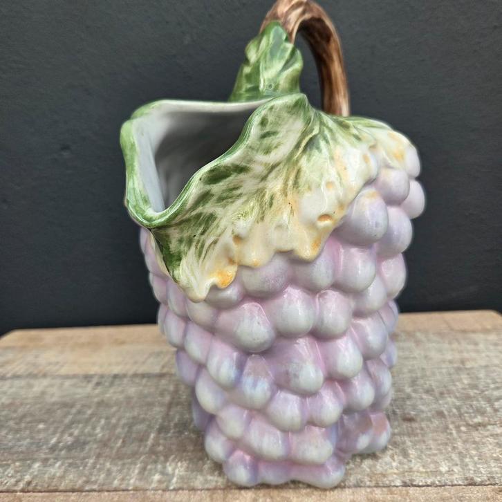 Brocante waterkan van keramiek,  druiven, Antiek en Kunst, Antiek | Keramiek en Aardewerk, Ophalen of Verzenden