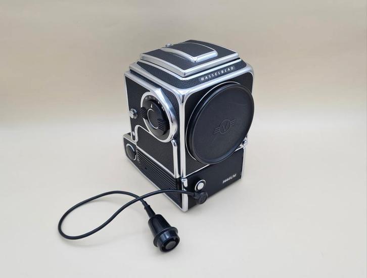 Hasselblad 500EL/M + Waist level finder + Releasecord, Verzamelen, Fotografica en Filmapparatuur, 1960 tot 1980, Ophalen of Verzenden
