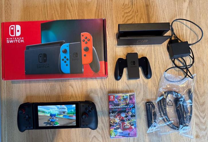 Nintendo Switch + Dock + Hori Split Pad Pro + Mario Kart 8 D, Spelcomputers en Games, Spelcomputers | Nintendo Switch, Zo goed als nieuw