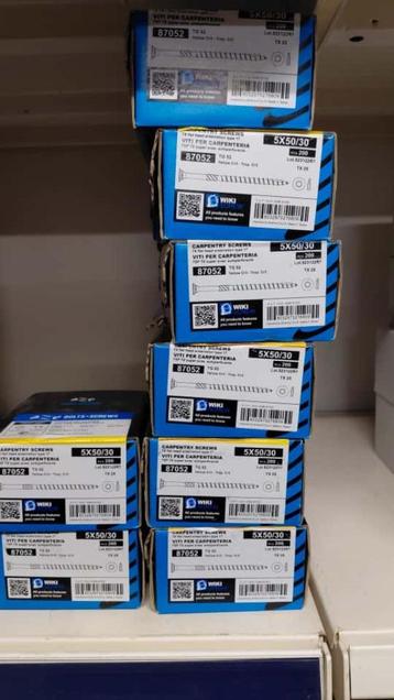 Schroeven 5x50/30 geelverzinkt a 200st 20 doosjes €150,00 beschikbaar voor biedingen