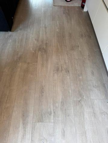 Laminaat vloer 35m2 gratis ophalen in week 34 beschikbaar voor biedingen
