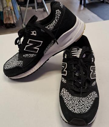 New Balance 530 sneakers zwart print – maat 37.5 artnr 49349 beschikbaar voor biedingen