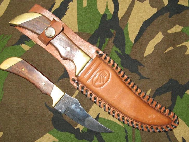 2 Vintage Pradel Messen uit de Jaren 80 - Camping Backpack, Verzamelen, Militaria | Algemeen, Overige soorten, Mes of Dolk, Overige gebieden
