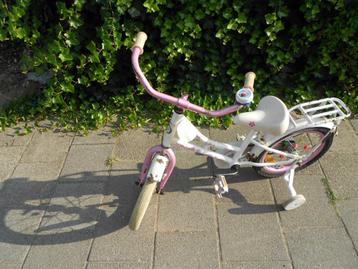 16 inch kleuter fietsje . met zij wieltjes . beschikbaar voor biedingen