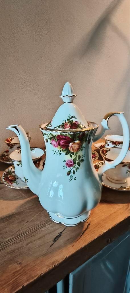 Royal Albert Old English Rose Koffieservies, Huis en Inrichting, Keuken | Servies, Gebruikt, Compleet servies, Overige stijlen
