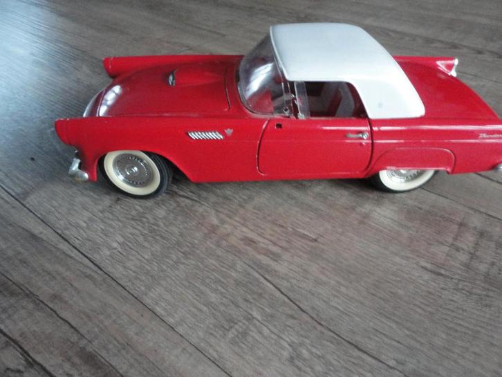 RODE  FORD THUNDERBIRD CABRIOLET// 1;18  MODEL AUTO, Hobby en Vrije tijd, Modelauto's | 1:18, Zo goed als nieuw, Auto, Revell