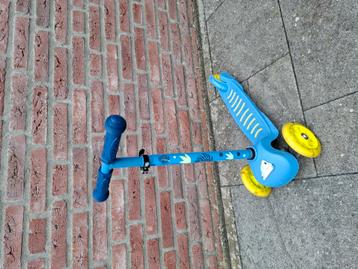 Blauwe kinderstep zo goed als nieuw  beschikbaar voor biedingen