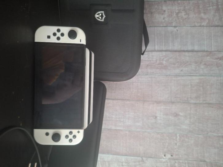 Nintendo switch oled, Spelcomputers en Games, Spelcomputers | Nintendo Switch, Nieuw, Switch OLED, Met 1 controller, Ophalen of Verzenden
