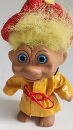 Vintage Trol in regenjas, poppetje, TNT 1991, 15 cm. 5C4, Tweedehands verkoop, Tweedehands verkoop, Gebruikt, Ophalen of Verzenden