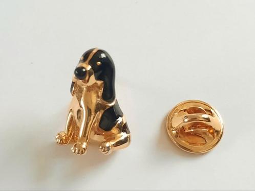 Coonhound hond goud met zwarte 3D pin, Verzamelen, Speldjes, Pins en Buttons, Zo goed als nieuw, Speldje of Pin, Dier of Natuur
