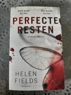 boek helen fields- perfecte resten, Boeken, Thrillers, Gelezen, Ophalen of Verzenden, Nederland