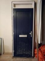 Blauwe voordeur, kunststof, tegen elk aannemelijk bod, Kunststof, Gebruikt, Deurkozijn, 225 cm of meer