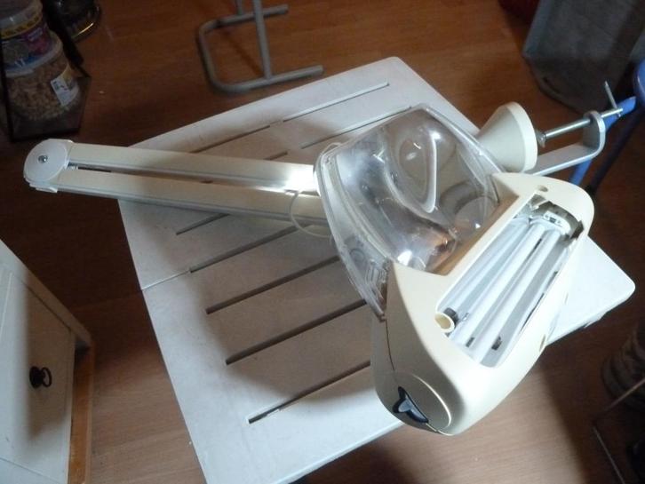 Luxo Magnifique loep lamp 11 watt, Hobby en Vrije tijd, Vergrootglazen, Loepen en Loeplampen, Gebruikt, Loeplamp, Ophalen