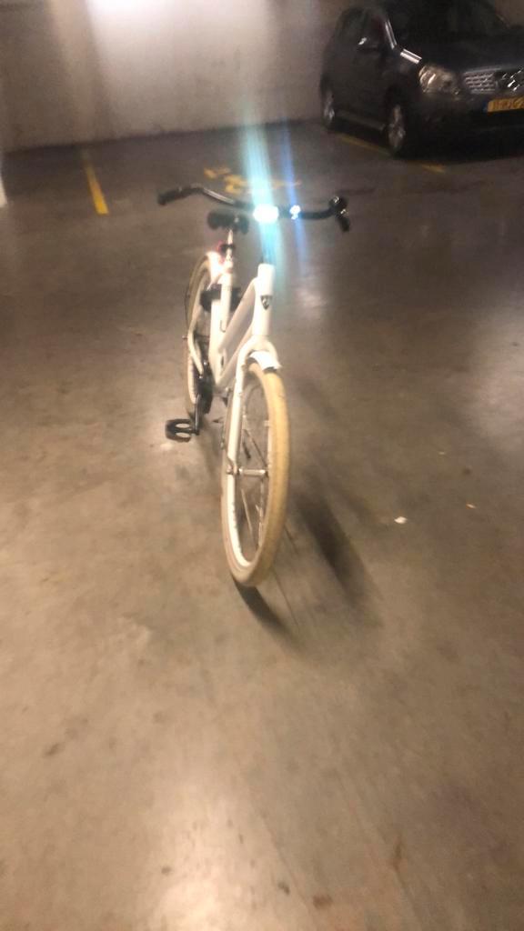 Te koop een mooie witte Unisex fiets Batavus 26 inch, Fietsen en Brommers, Fietsen | Vouwfietsen, Zo goed als nieuw, Batavus, Ophalen
