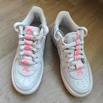 Zgan Nike Air Force 1 mt 37,5 lichtgrijs/roze, Ophalen of Verzenden, Zo goed als nieuw, Grijs, Sneakers of Gympen