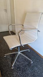 Bureaustoel Vitra EA 108 replica, Ophalen, Zo goed als nieuw, Zwart