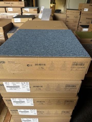 Desso Stratos 8433 grijs/blauw (nieuw) 50x50 tapijttegels beschikbaar voor biedingen