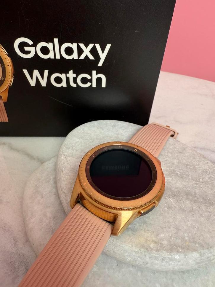 Samsung Galaxy Watch 42mm - Goud, Sieraden, Tassen en Uiterlijk, Smartwatches, Gebruikt, Android, Afstand, Waterdicht, Ophalen of Verzenden