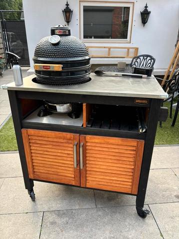 Buiten keuken met bbq gat beschikbaar voor biedingen