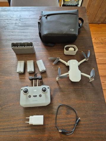 DJI Mini 2 Fly More Combo (Drone). Zo goed als nieuw beschikbaar voor biedingen