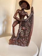 Houtgesneden Indisch Beeld - Visser met Net, Antiek en Kunst, Ophalen of Verzenden