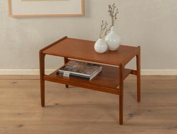 Vintage teak houten tafel beschikbaar voor biedingen