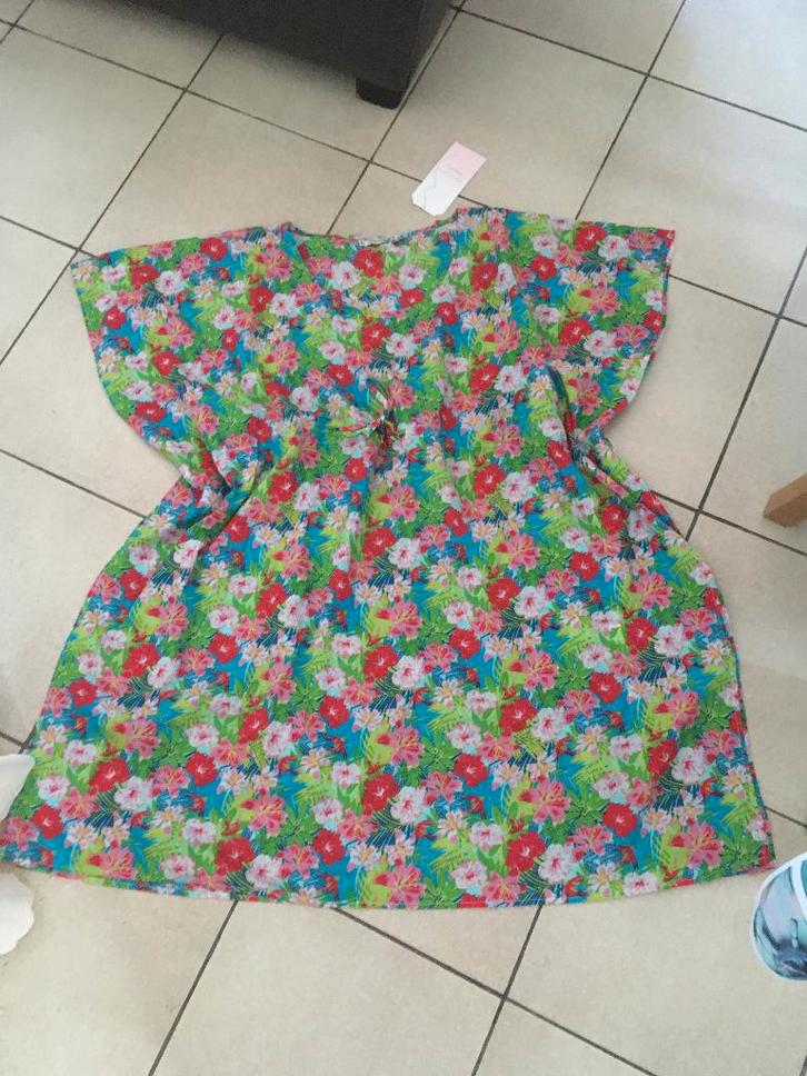 Nieuwe gebloemde strand tuniek, Kleding | Dames, Positiekleding, Nieuw, Blouse of Tuniek, Maat 46/48 (XL) of groter, Ophalen of Verzenden