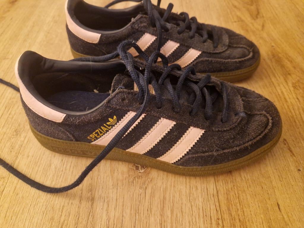 Adidas Spezial blauw roze maat 35.5 - zo goed als nieuw, Adidas, Schoentjes, Meisje, Ophalen of Verzenden